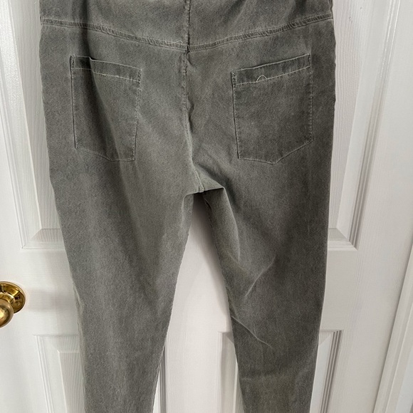 Womens stretchy jeans - Picture 2 of 8